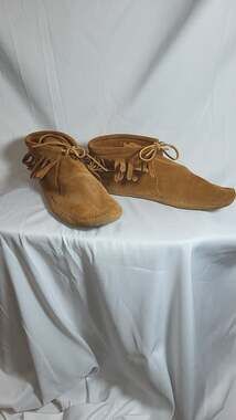 Minnetonka Classic Fringe Softsole Boot Brown Suede Moccasin Adult Size 12